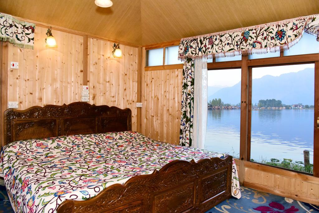 Hotel White House Group Of Houseboats Srīnagar Exterior foto